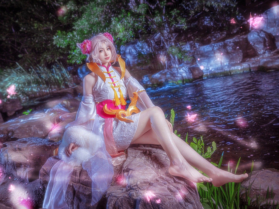 《王者荣耀》嫦娥拒霜思cosplay