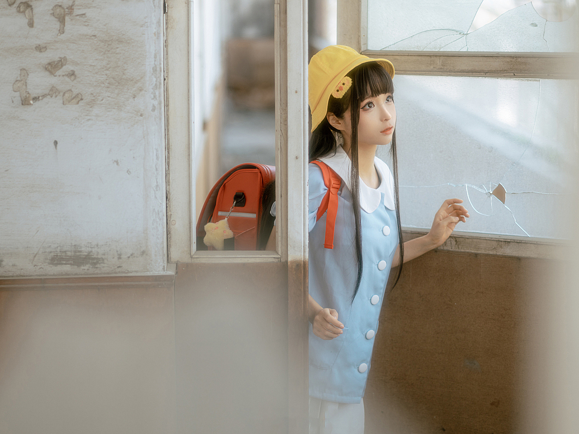 少女写真，可爱小黄帽