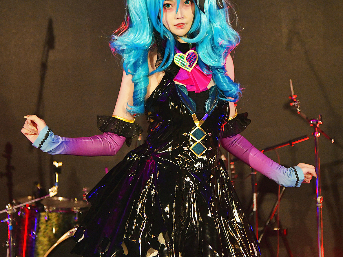 初音小恶魔cos正片 二次元活动现场嘉宾