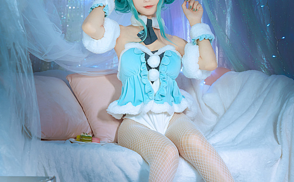 初音未来cosplay，是软软的小白兔