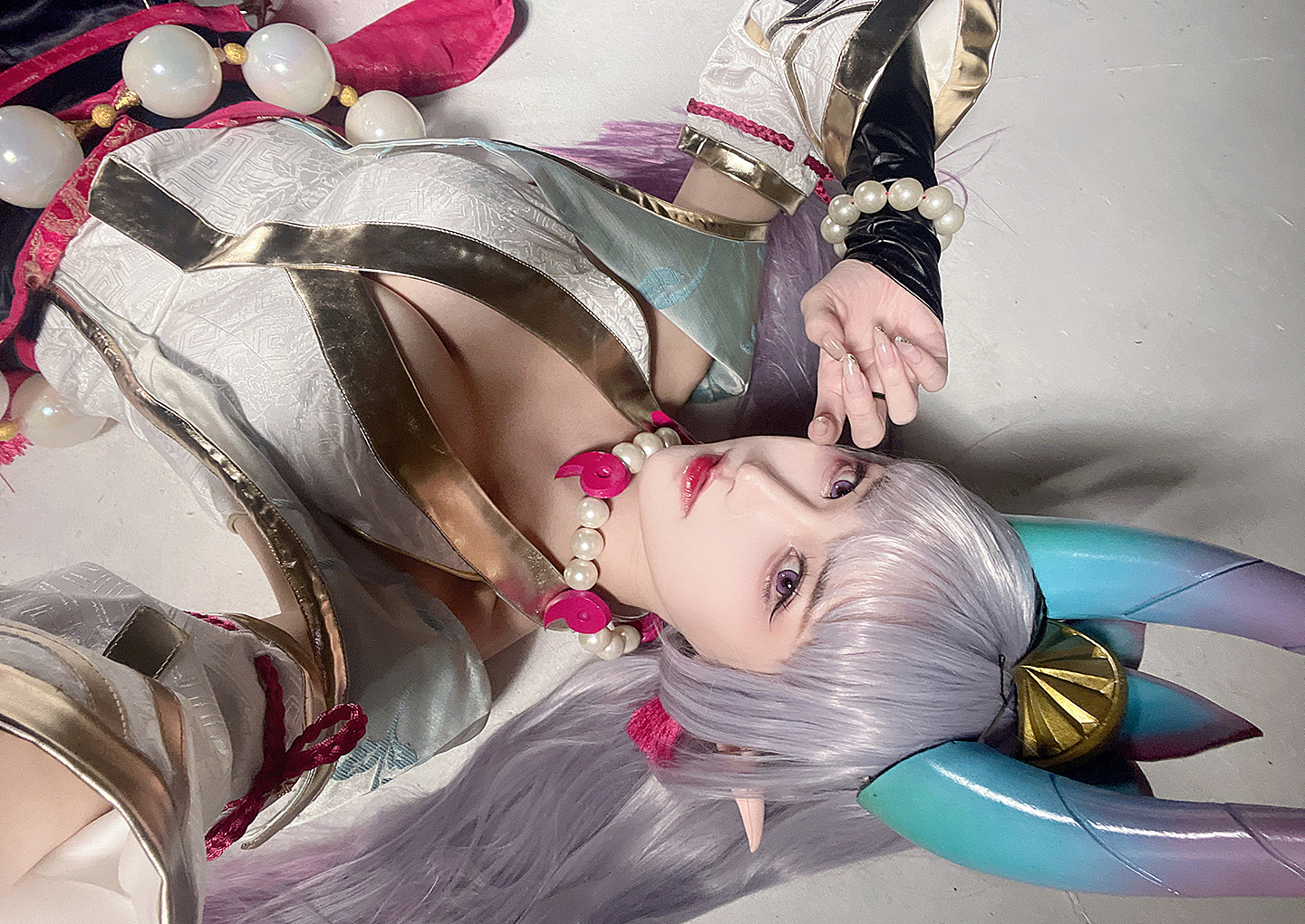 《英雄联盟》辛德拉灵魂莲华cosplay