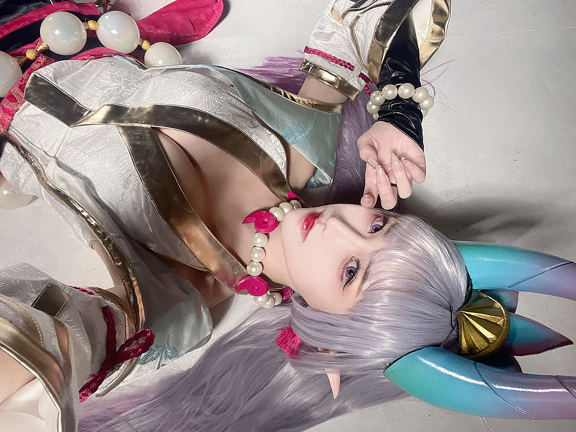 《英雄联盟》辛德拉灵魂莲华cosplay