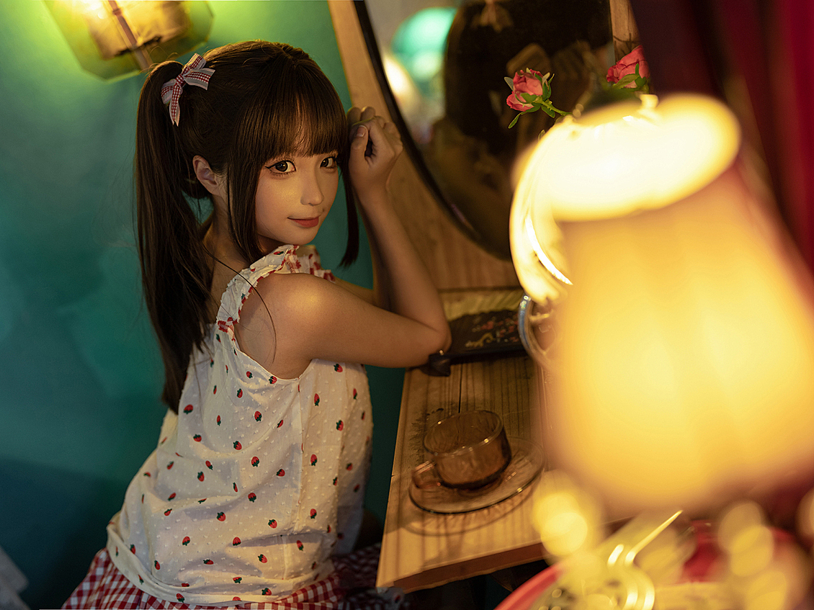 《红格子》清凉少女