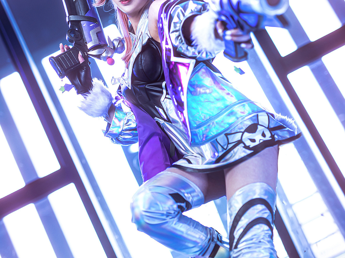《英雄联盟》幻灵战队女枪cosplay欣赏@妍子坚不可摧