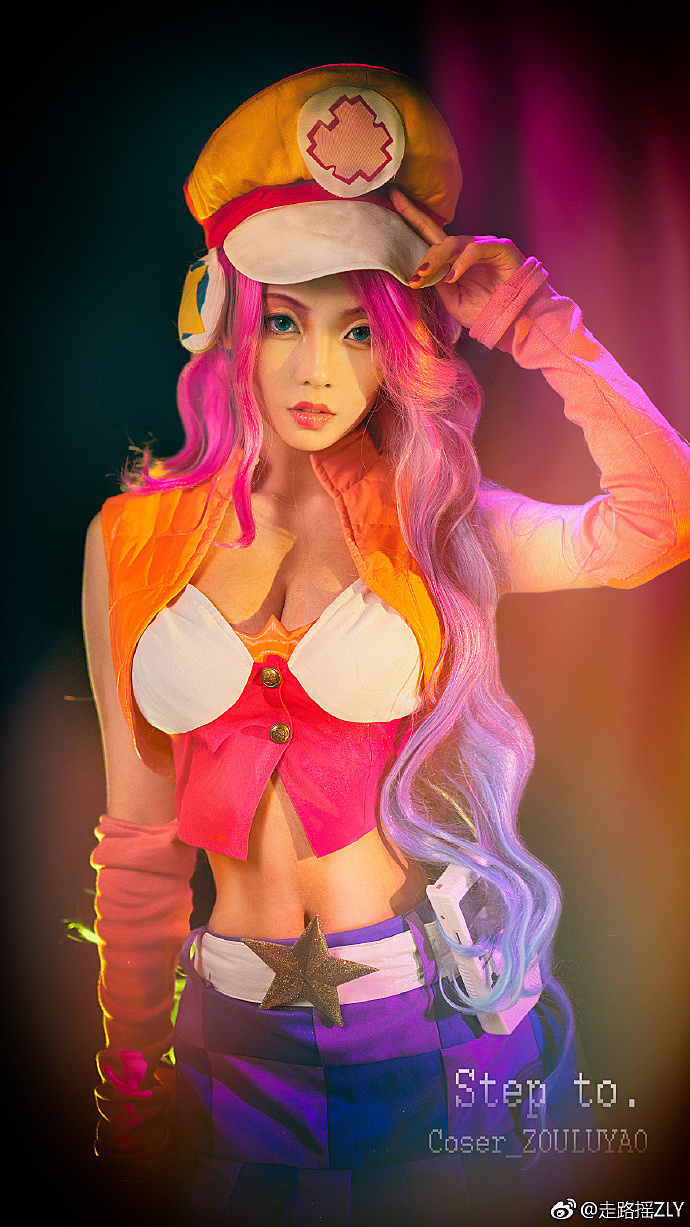 【cos正片】管好你的嘴，小鬼《英雄联盟》厄运小姐cosplay欣赏