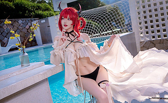 《明日方舟》史尔特尔泳装cosplay